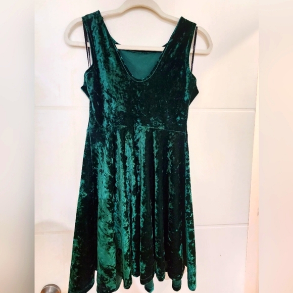 Forever 21 green velvet mini dress Size S/M women 4-6 - Picture 2 of 5